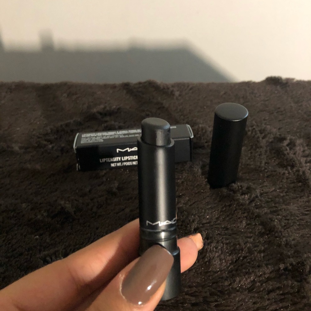 mac black lipstick